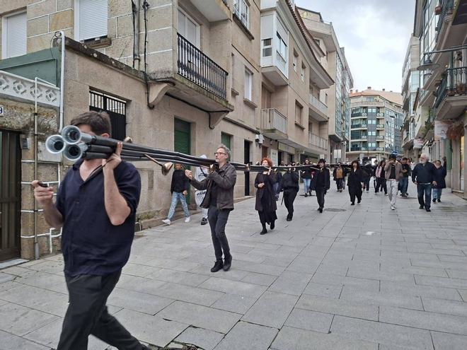 Un tubo con "ruido" de la naturaleza recorre las calles de Cangas