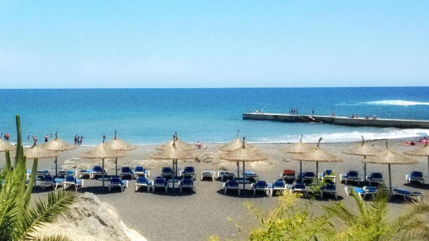 Policías locales intervinieron recientemente en la playa de Ajabo.