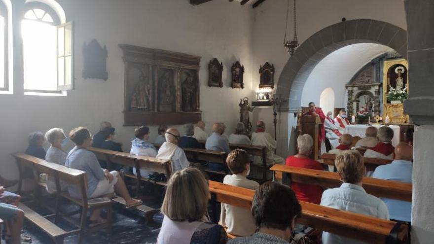 Un momento del oficio religioso en Cuérigo. 