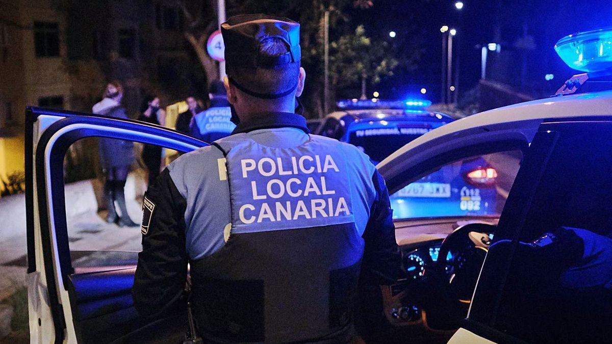 Control de la Policía Local de Santa Cruz de Tenerife en una imagen de archivo.