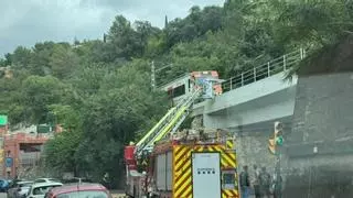 Un jove, en estat crític després que un tren l'hagi atropellat quan travessava la via a Girona