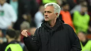 Mourinho vuelve a dar la nota y se encara con un árbitro