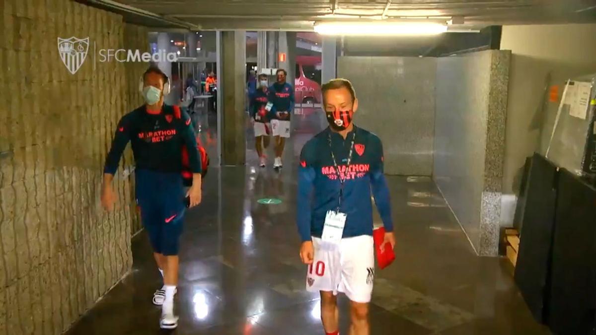 El Sevilla pasó el control de temperatura en el Camp Nou