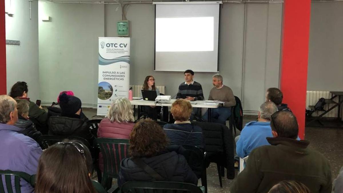 Una imagen de la asalmblea local en la que se debatió la creación de las comunidad energética de Barracas.