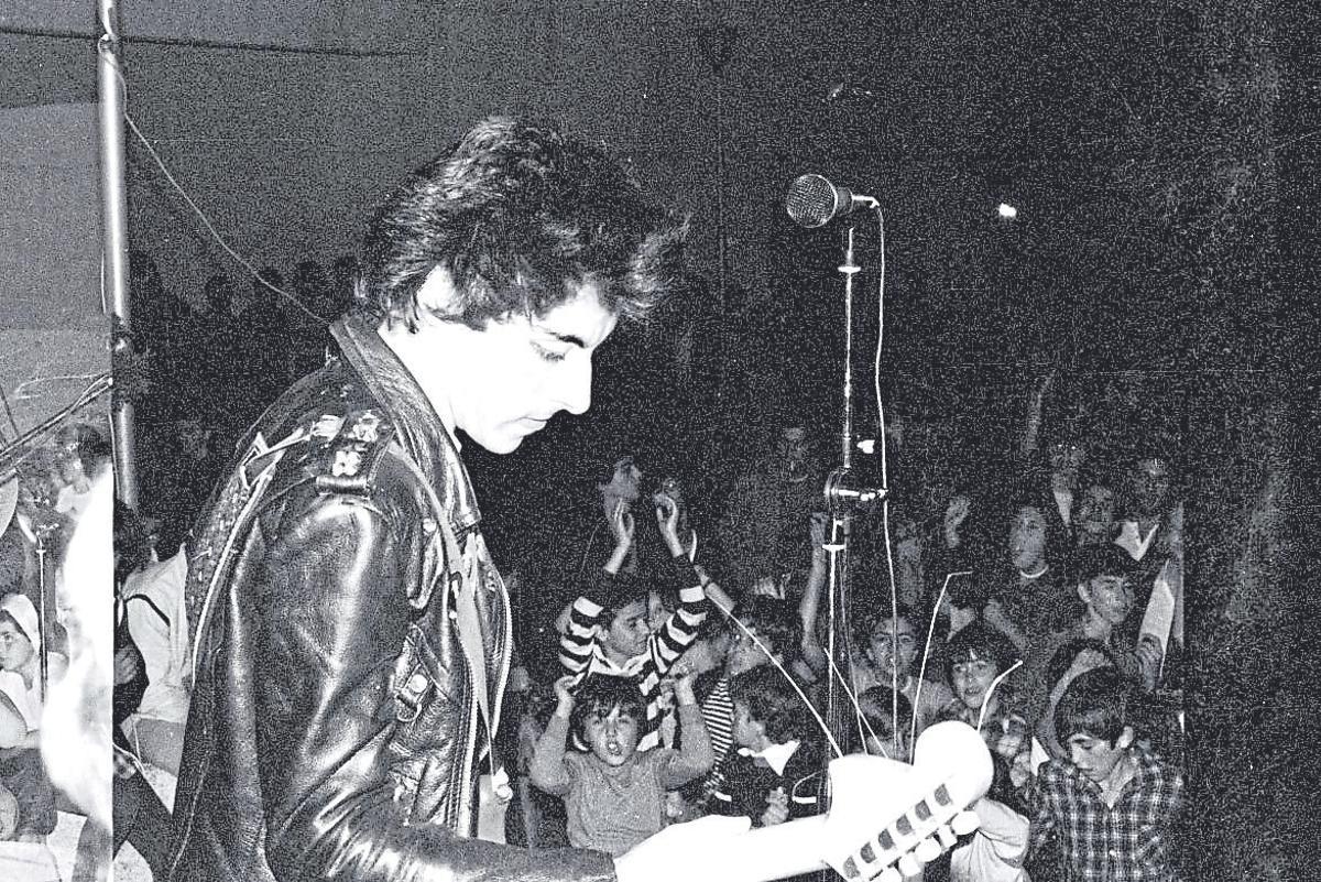 Zurda, integrante de Escorbuto Crónico, en un concierto.