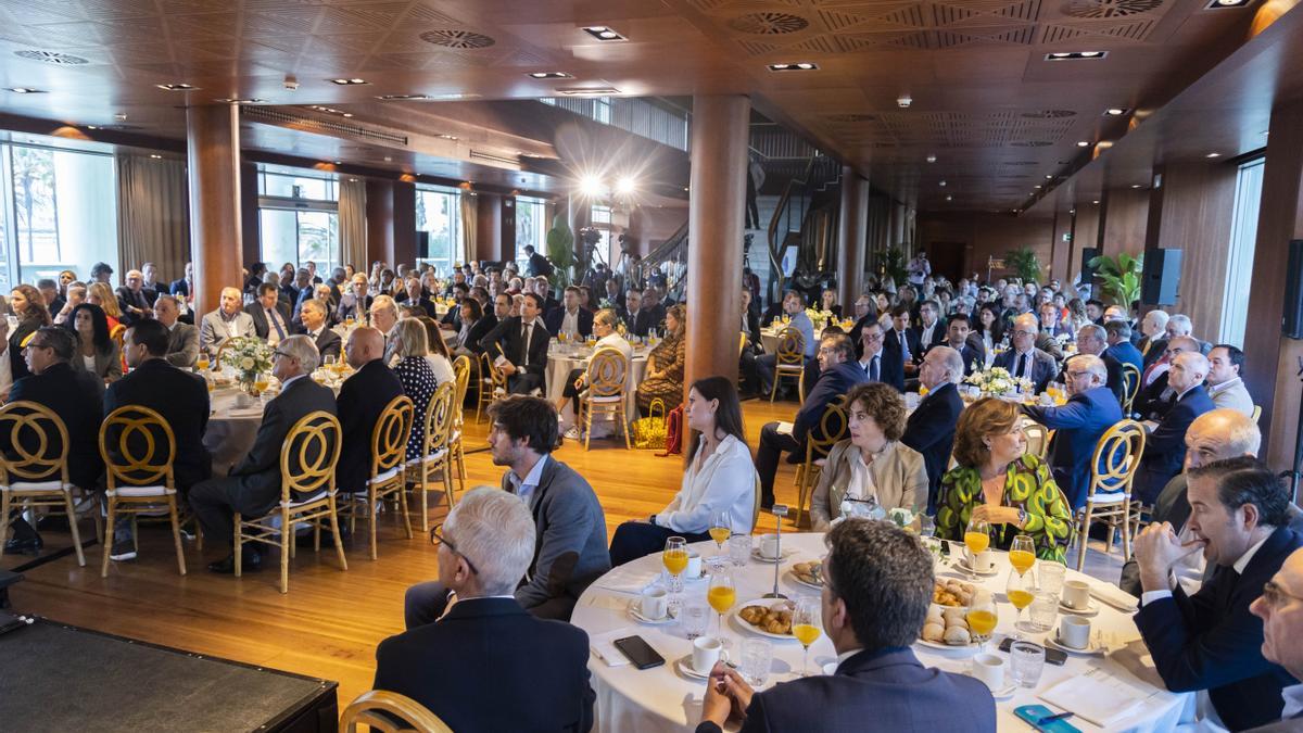 Desayuno informativo Fórum Europa con Carlos Mazón en el hotel Las Arenas de València.