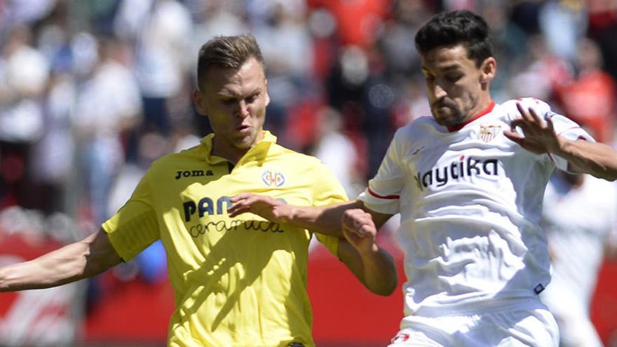 Cheryshev y Navas, en una acción del partido.