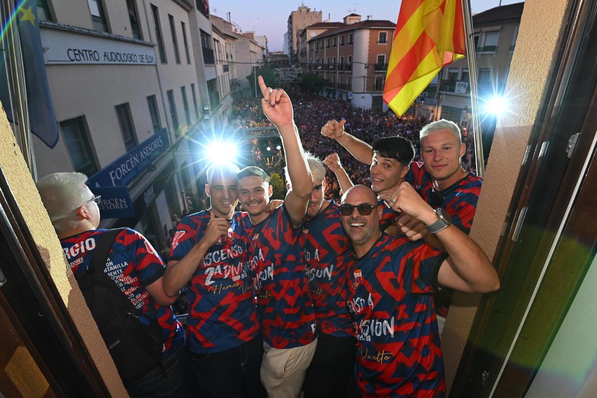 Así ha sido la rúa de celebración y fiesta de ascenso del Eldense