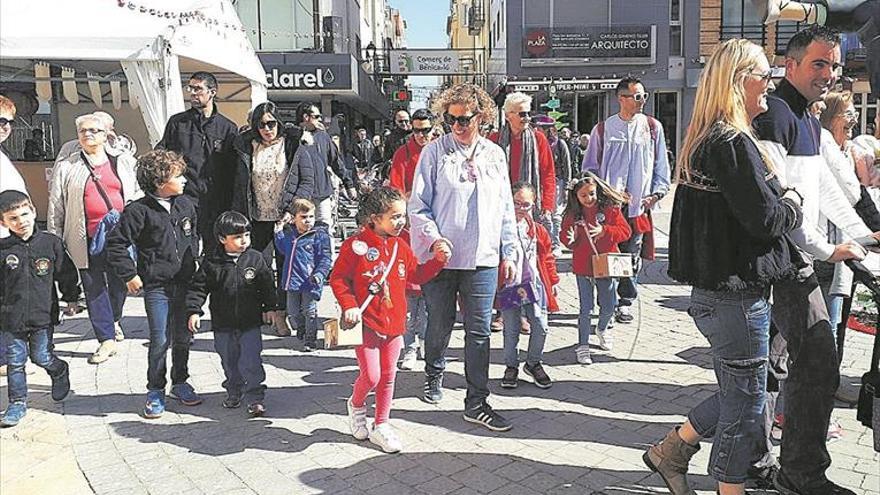 Benicarló ‘saborea’ los monumentos antes de que sean pasto de las llamas