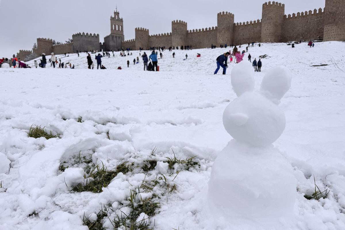 Las murallas de Ávila nevadas