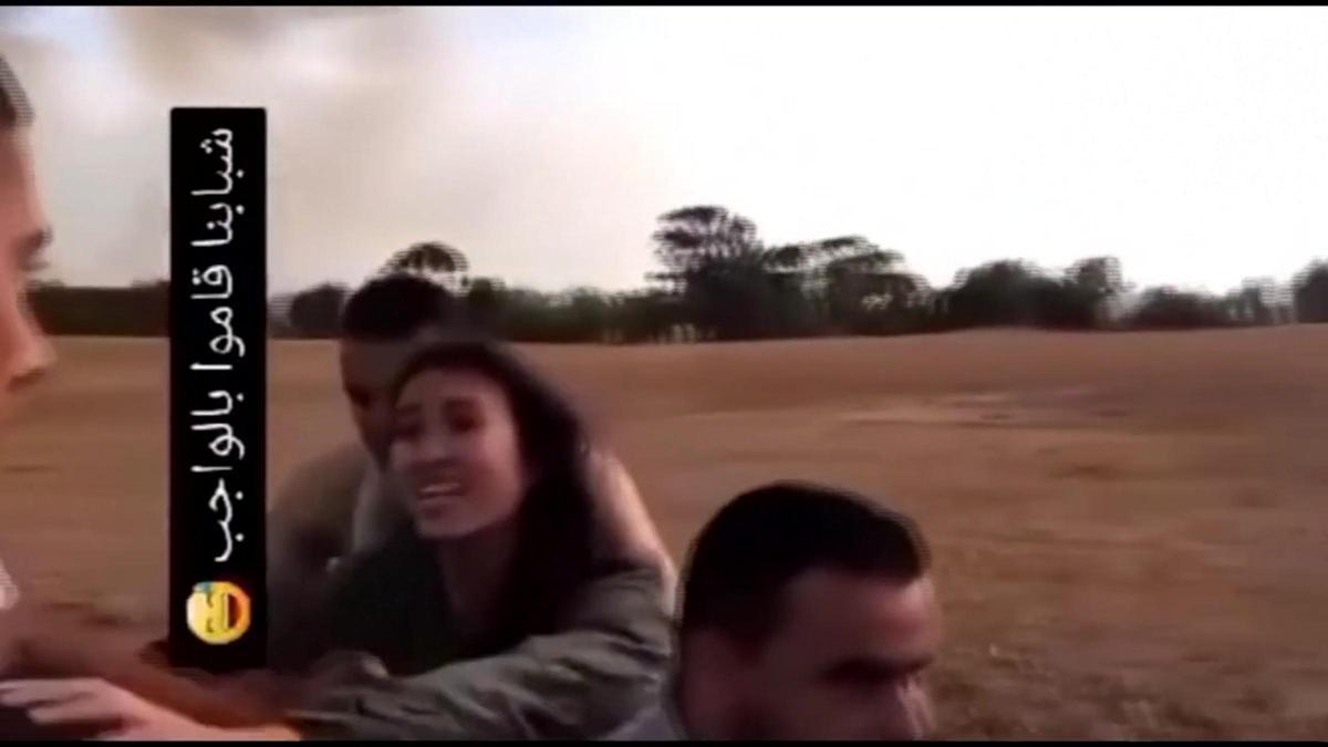 Momento del secuestro de Noa Argamani por miembros de Hamás en la fiesta rave de Israel.