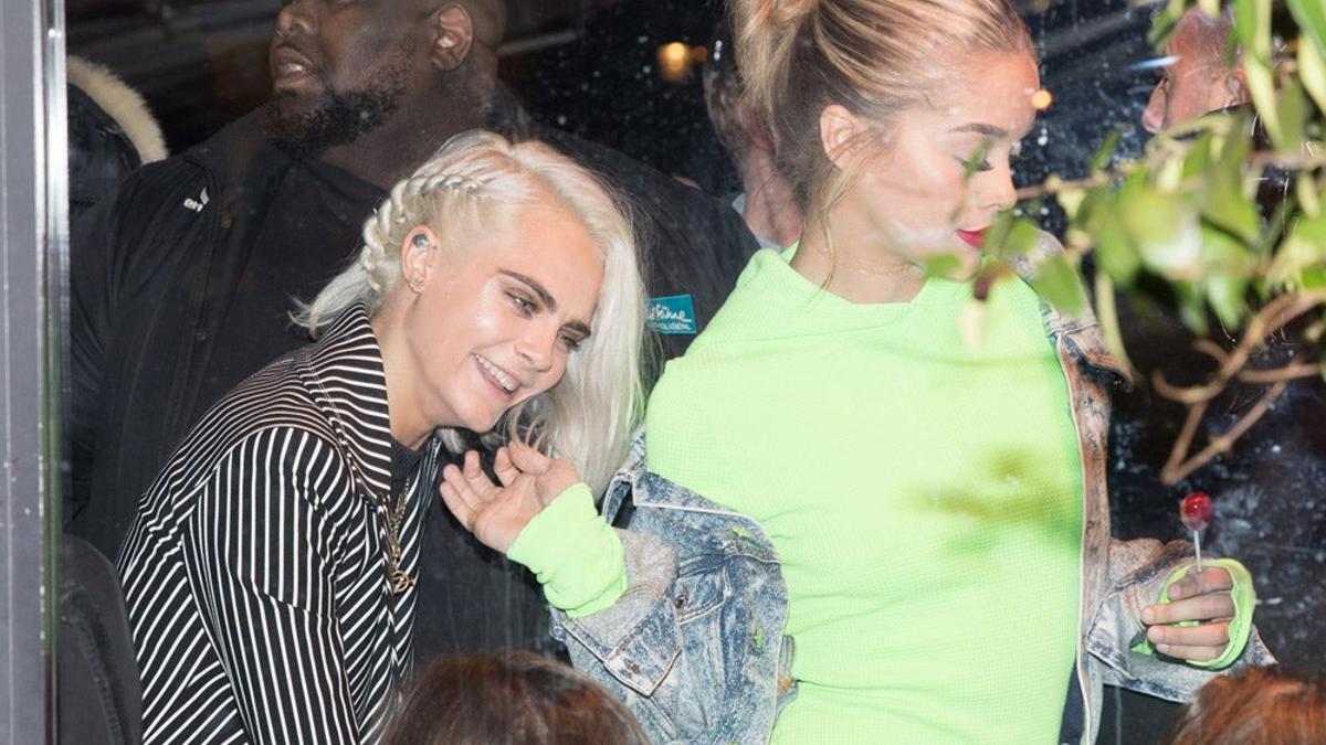 Cara Delevingne y Jasmine Sanders en París