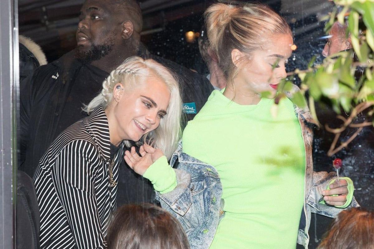 Cara Delevingne y Jasmine Sanders en París