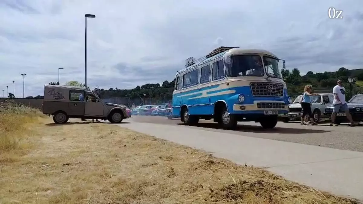 Puebla de Sanabria se convierte en el epicentro de la II Quedada Coches Clásicos
