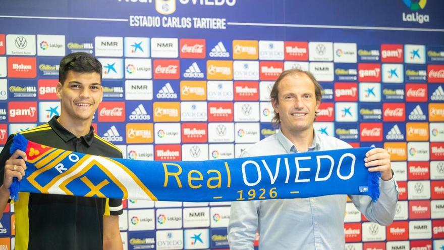 Brazão, a la izquierda, con Frances Arnau, director deportivo del Oviedo