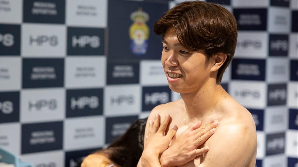 Taisei Miyashiro, sonriente durante su reconocimiento médico en HPS.
