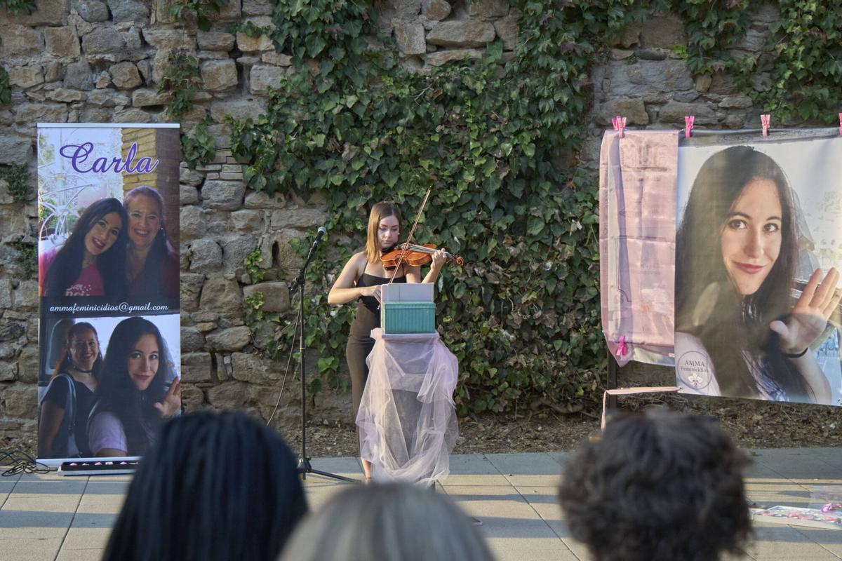 Les imatges de l'homenatge a la Carla Fernández Gutiérrez en el tercer aniversari del seu feminicidi