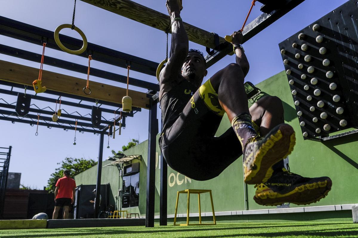 El atleta de obstáculos Azmán Mesaud