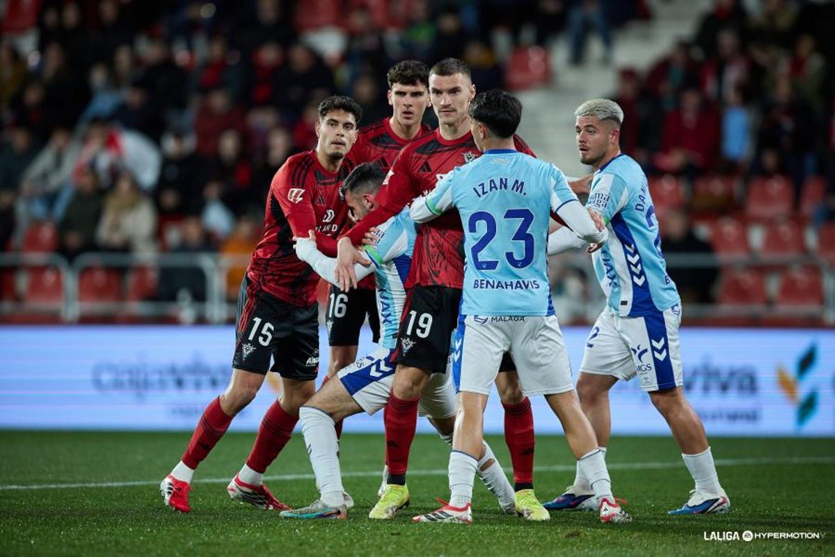 El Málaga CF cerró en Anduva la primera derrota de Funes en Liga.