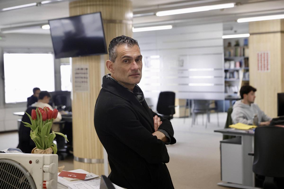 Gustavo Alonso, en la redacción de LA NUEVA ESPAÑA de Gijón.