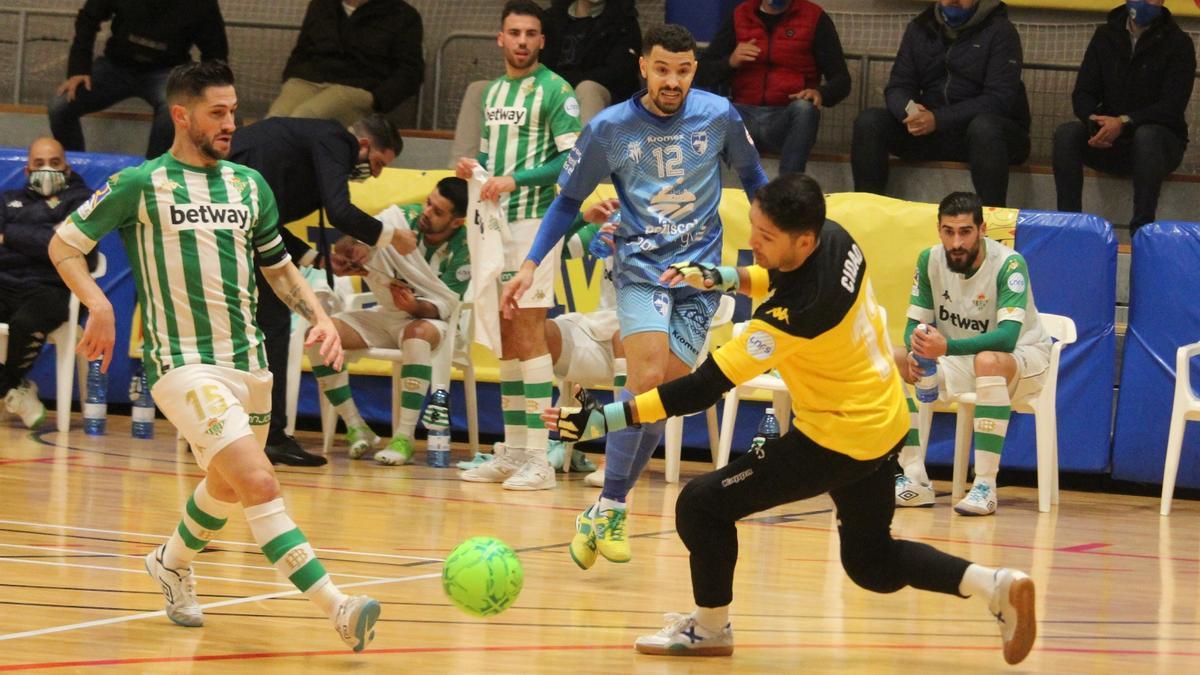 El Peñíscola está obligado a ganar al Betis a domicilio.