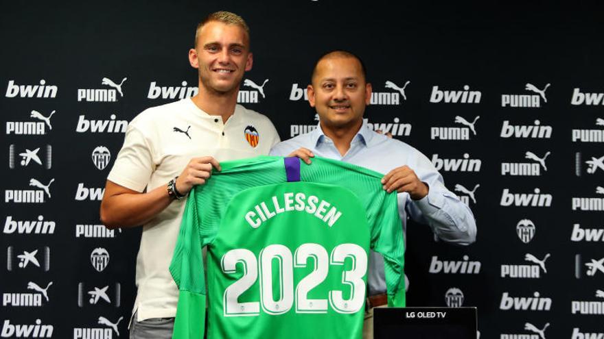 Cillessen: &quot;Estoy aquí para jugar, pero es una decision del míster&quot;