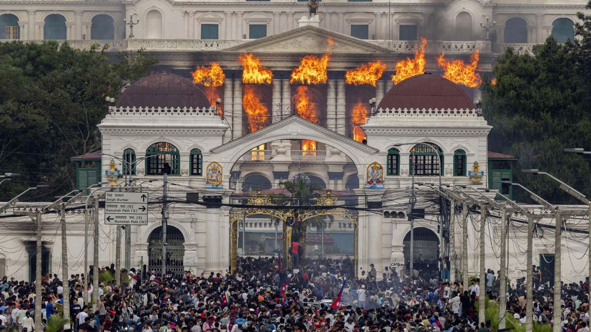NEPAL | El Parlamento de Nepal termina en llamas en la revuelta contra la  corrupción