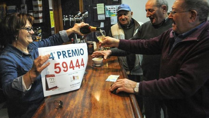 Celebración en el bar Potel de Valga.