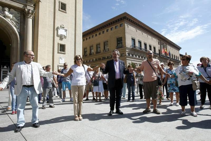 Fotogalería de la cadena humana  organizada por AFEDAZ