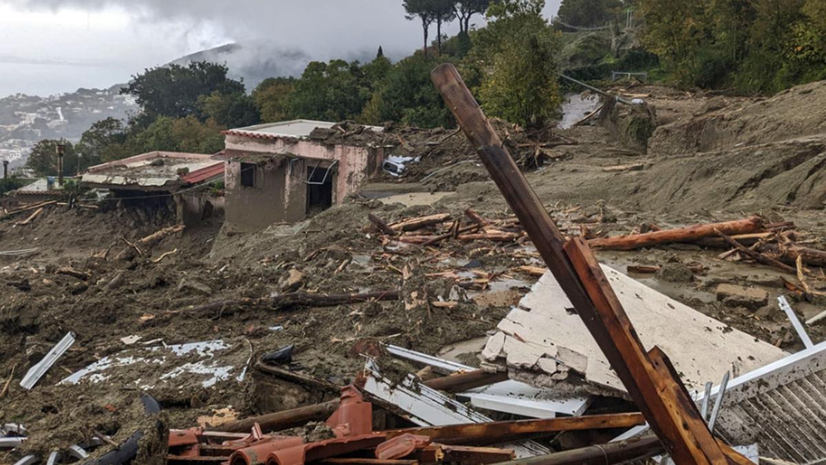 Italia busca a numerosos desaparecidos tras un derrumbe provocado por una riada en la isla de Ischia
