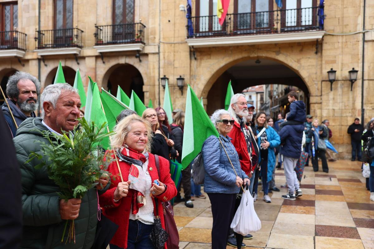 La manifestación para pedir la paralización del parking del Campillín.