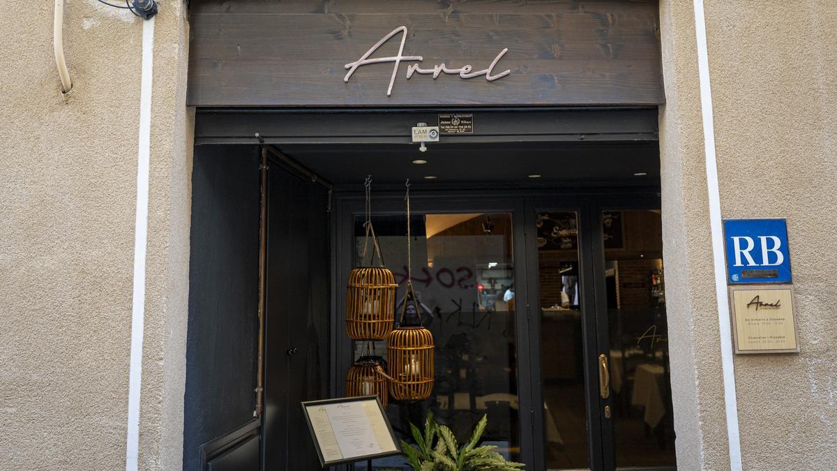 La entrada del restaurante Arrel, en Mataró.