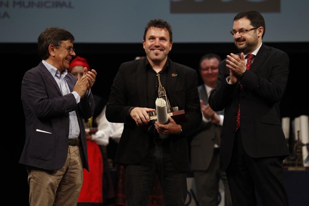 Ceremonia de entrega de los premios del XXIV concurso y muestra del Folclore Ciudad de Oviedo