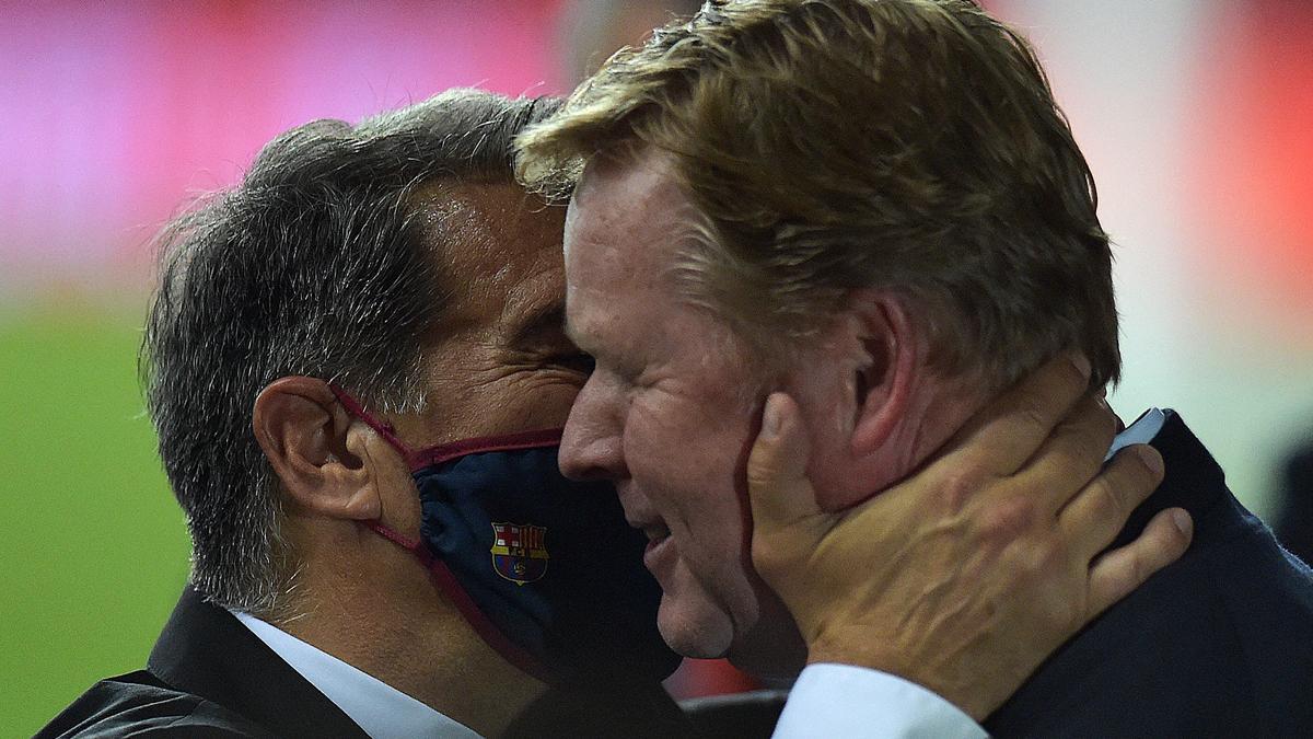 Laporta abraza a Koeman tras ganar la Copa del Rey en Sevilla.