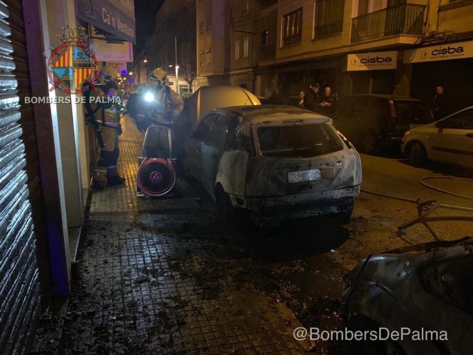 Incendian dos coches de madrugada en Palma