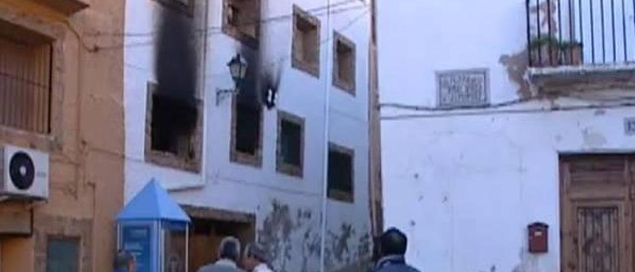 El fiscal pide 26 años a la pareja que dejó morir a un hombre tras quemar su casa en Alpuente