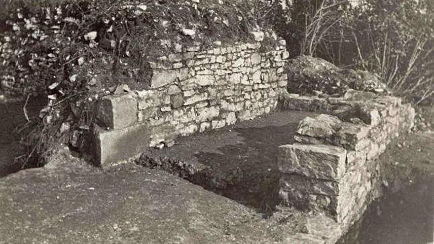 Detalles de los restos de la villa romana de Murias de Beloño tras las excavaciones  de Jordá.