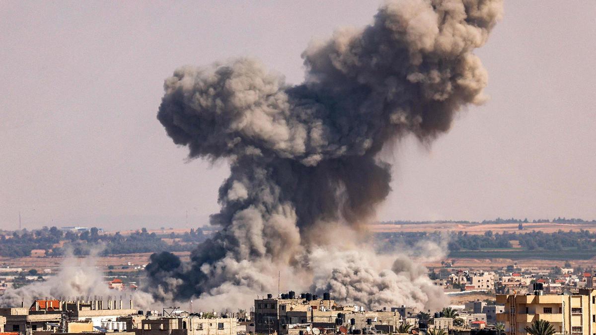 Bombardeo israelí sobre la población de Rafah, en el sur de Gaza.