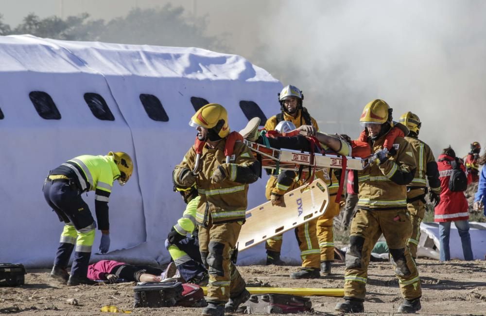 Más de 500 efectivos participan en un simulacro de accidente aéreo