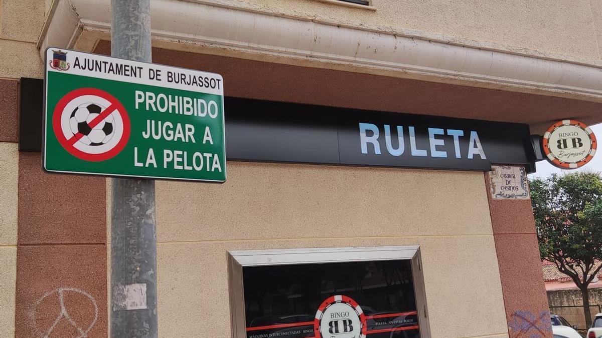 Unas de las placas instaladas en Burjassot