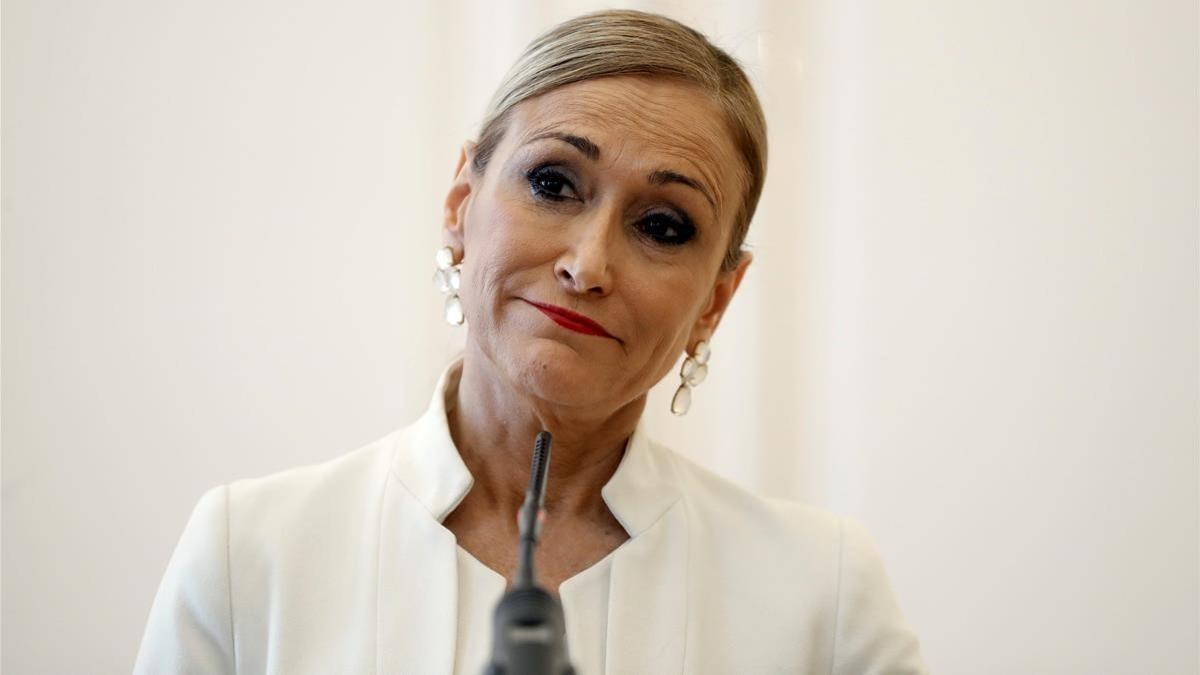 Cristina Cifuentes durante la rueda de prensa ofrecida hoy en la que ha anunciado su dimisión.