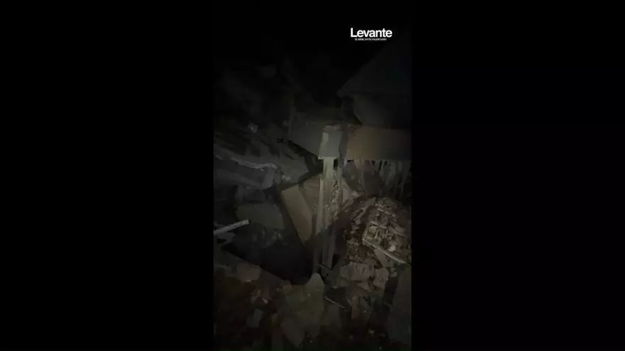 Afectados por el terremoto de Venezuela buscan desesperados a sus familiares