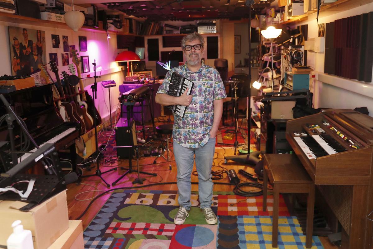 Iván Ferreiro, en su estudio de grabación de Gondomar