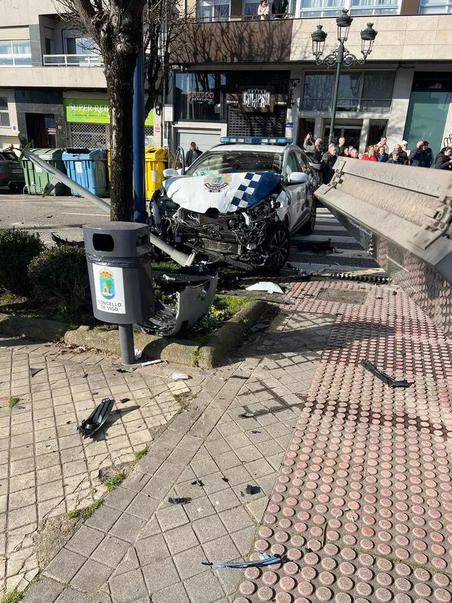 Cuatro personas heridas en una colisión con un coche de la Policía Local de Vigo implicado