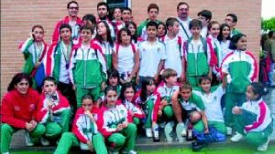 El club local logra quince medallas en la copa Judex