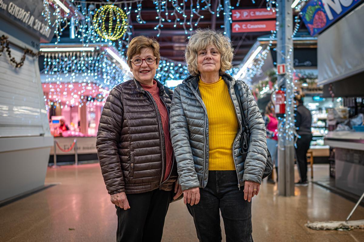 Fina y Carmen, compradoras del Mercat del Ninot