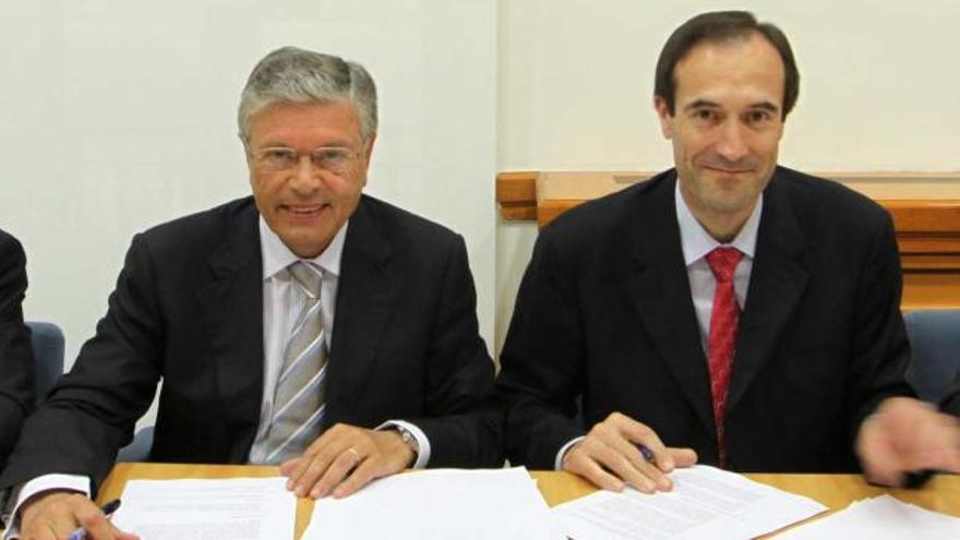 El presidente de Banco Base, Modesto Crespo, y el consejero delegado, Manuel Menéndez.