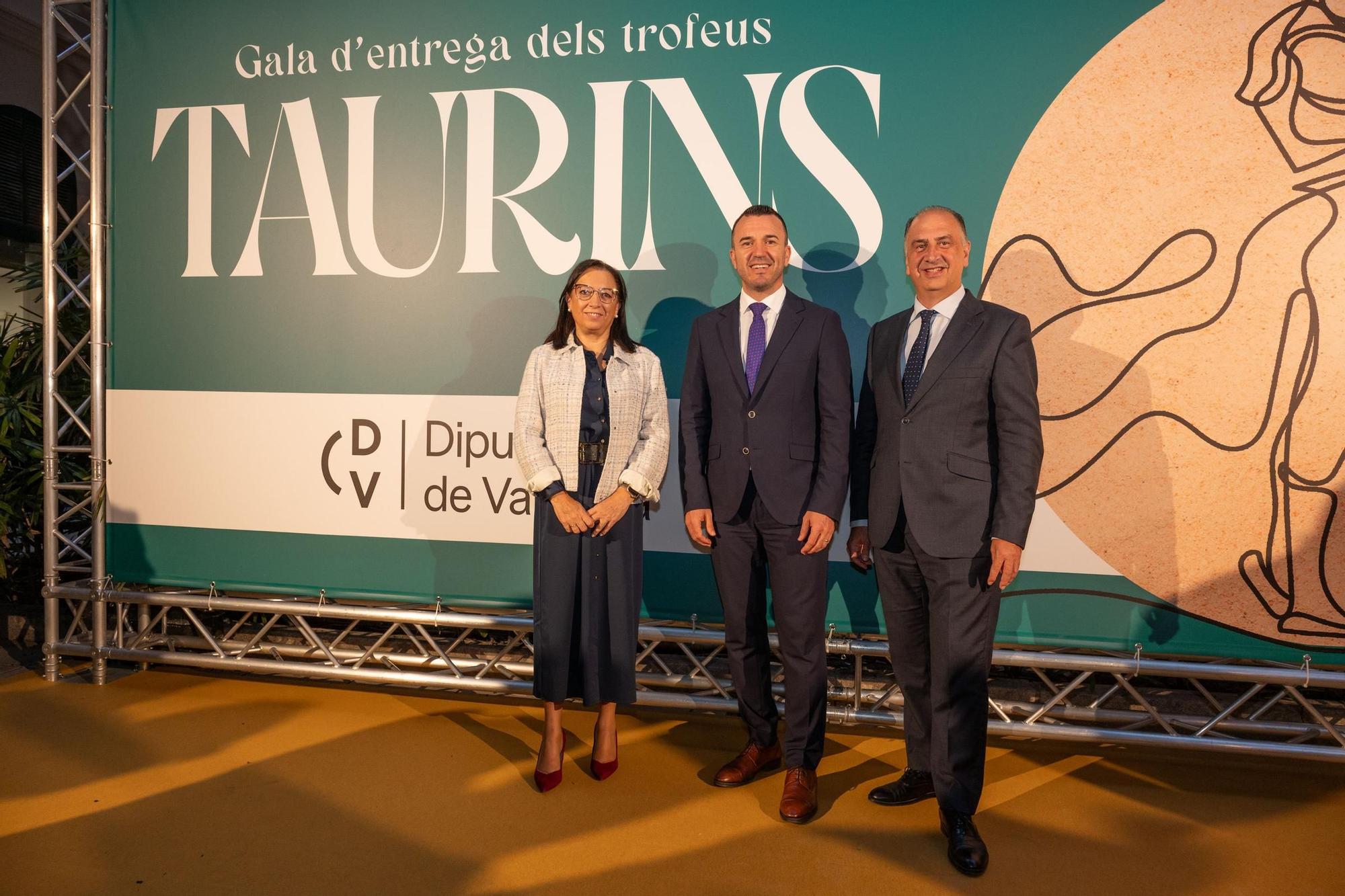 La gala de los premios taurinos de la Diputación de Valencia con Roca Rey, en imágenes