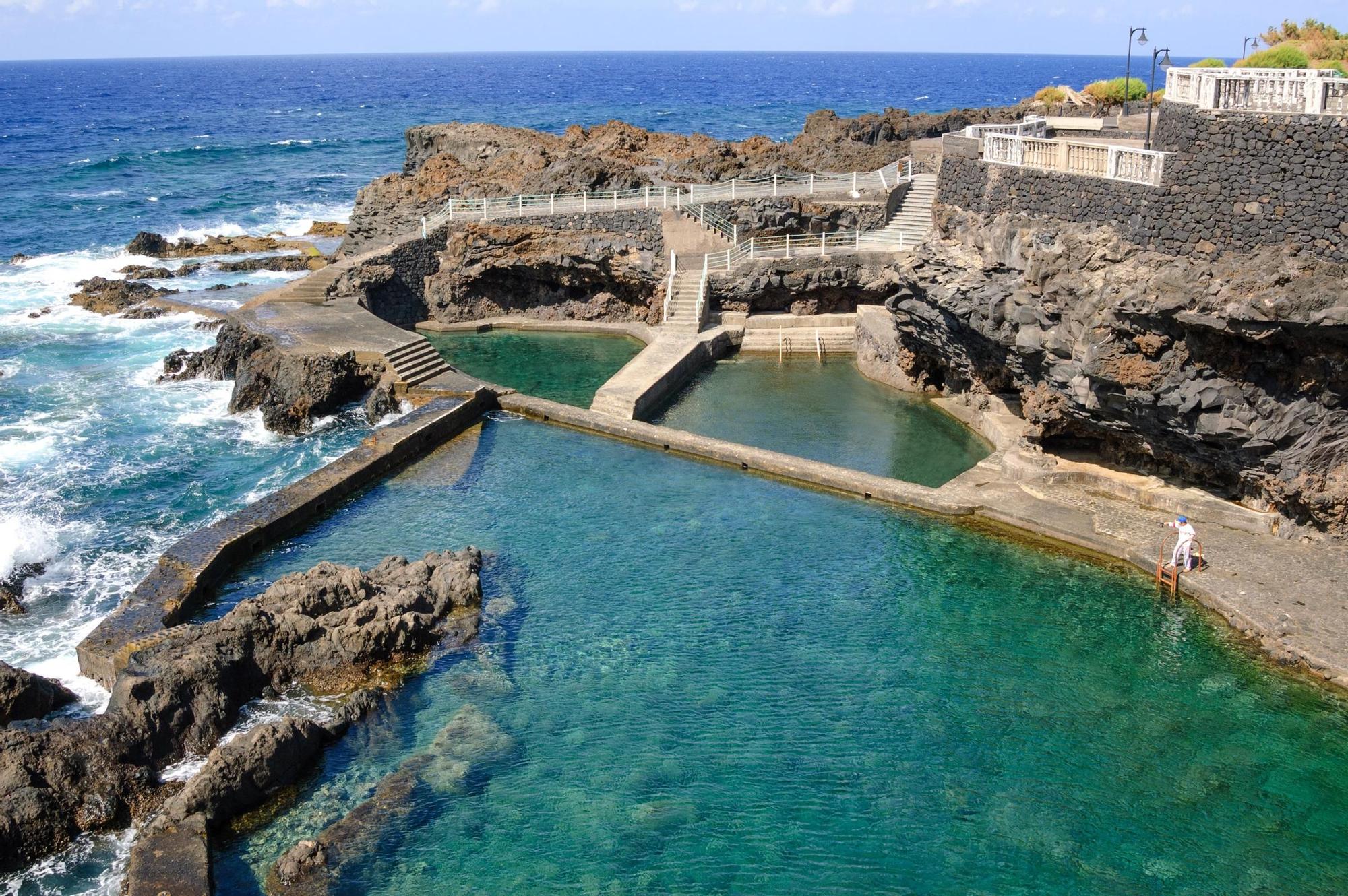 Las relajantes aguas de las piscinas naturales de La Fajana