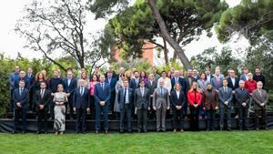 La foto de familia con los alcaldes catalanes y también Rubèn Peris, presidente de la Volta, a la derecha.